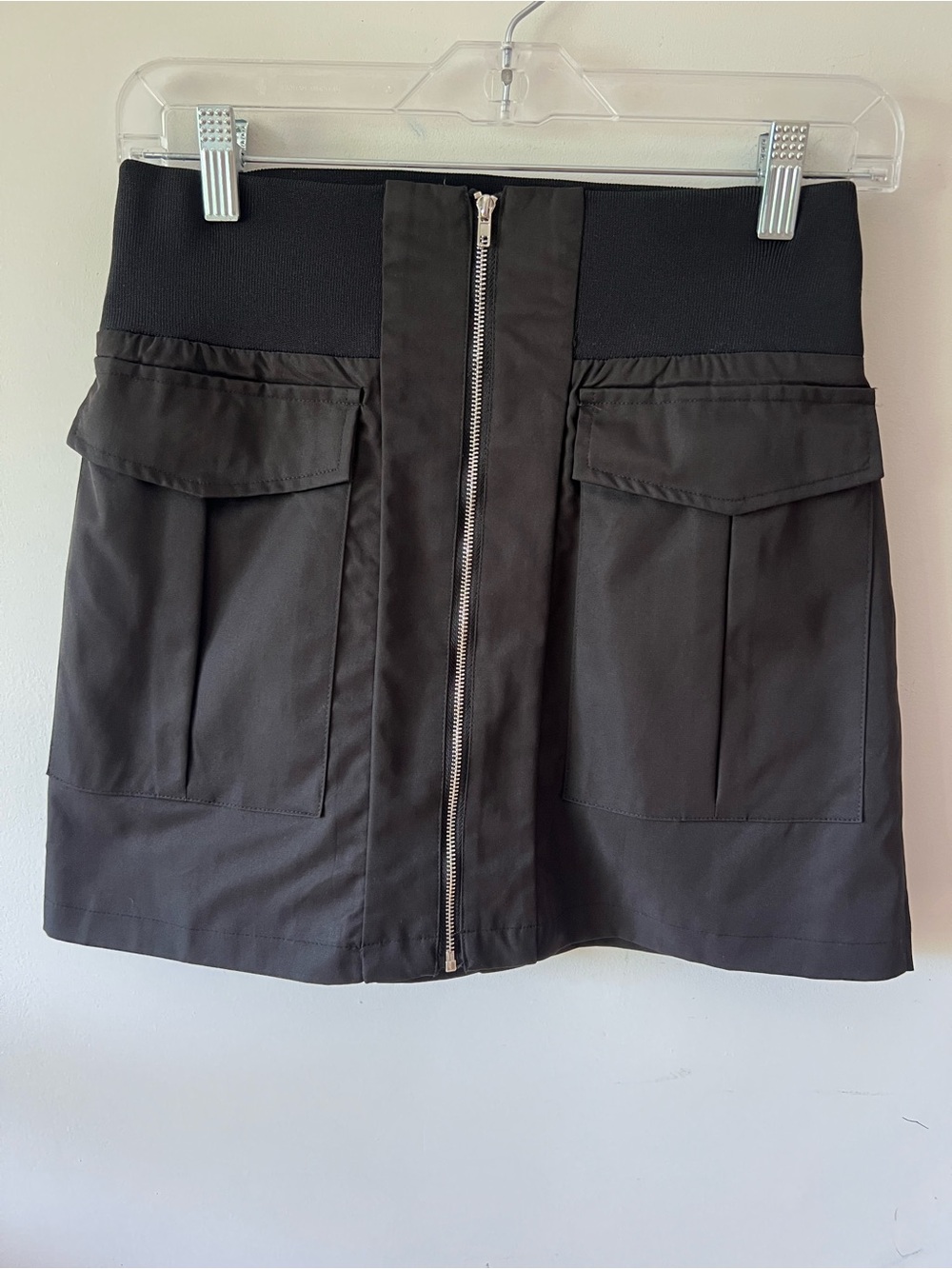 Bobbles & Lace Black Elastic Waist Zip Front Cargo Mini Skirt - Size M